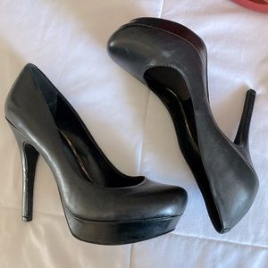 Jessica Simpson Black Pumps
